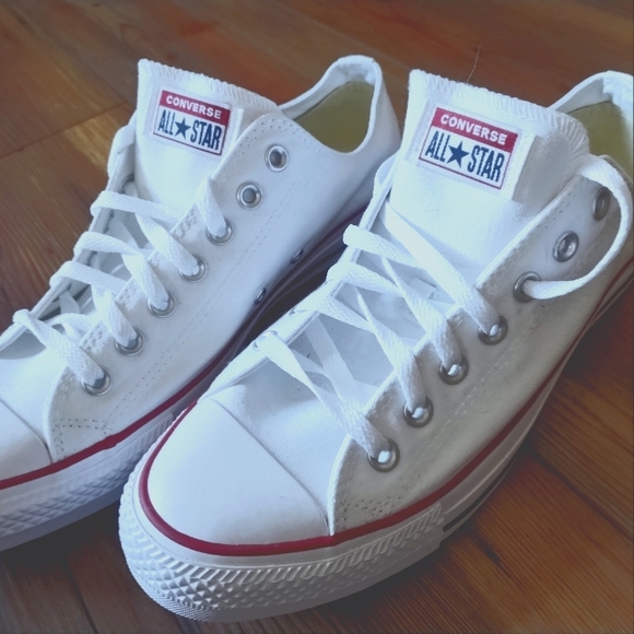 Men's White Low Cut Converse - Picture 1 of 1